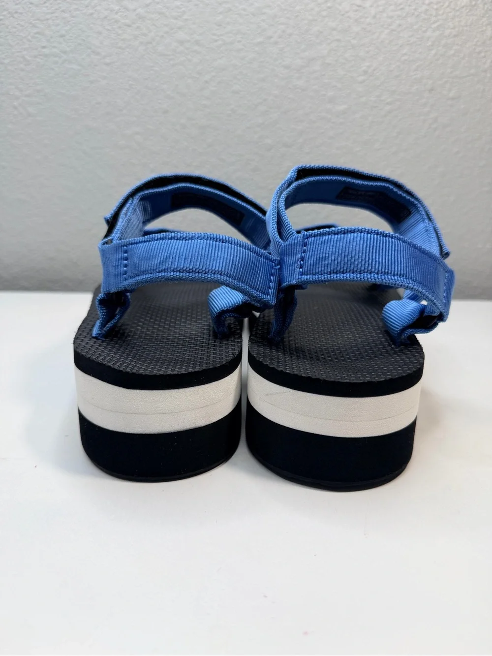 Teva Flatform Universal Strappy Sandals Blue White Black Size 9 LIKE NEW
